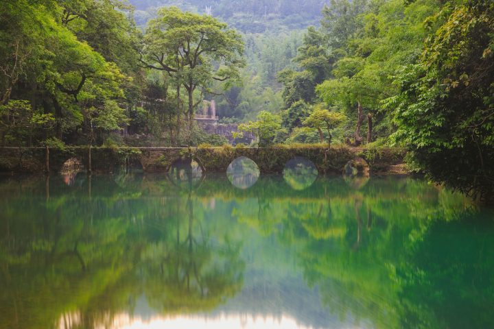 小七孔 | 最美水上森林・翡翠河谷・藍色瀑布群｜貴州人氣第一名自然景區