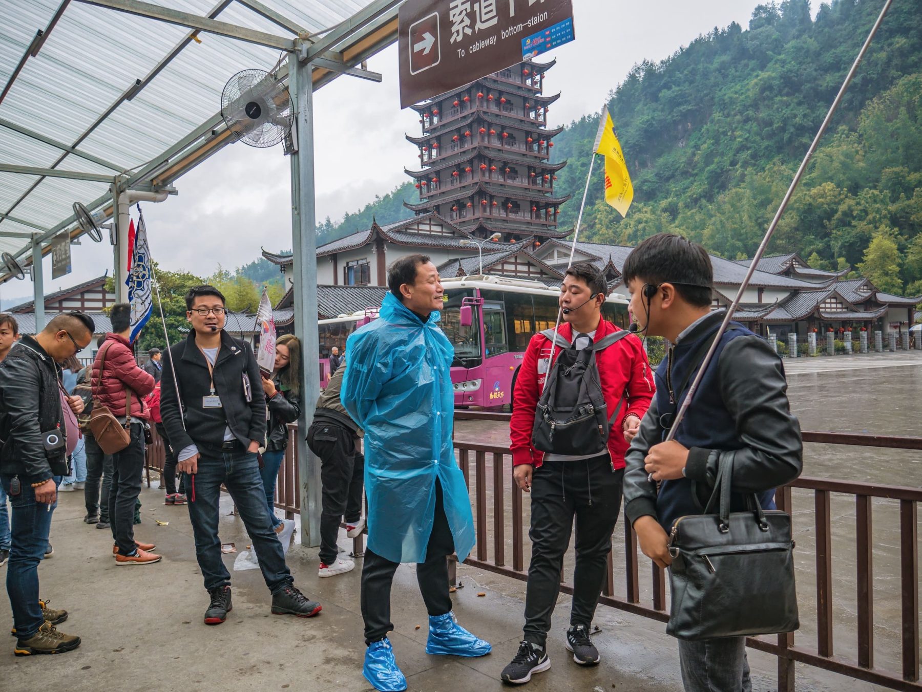 社群平台（小紅書、抖音、FB 旅遊社團）上的私人導遊團風險有哪些？