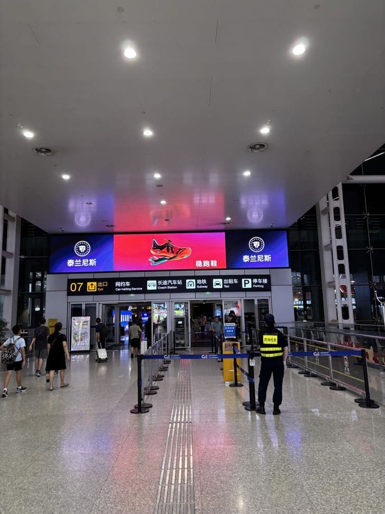 重慶江北國際機場國際到達出口與旅客通道