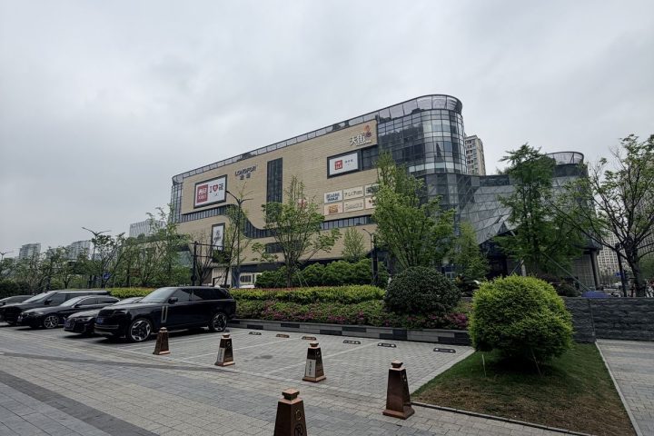 龍湖杭州金沙天街介紹｜地鐵交通、MINISO FRIENDS、餐飲與逛街動線