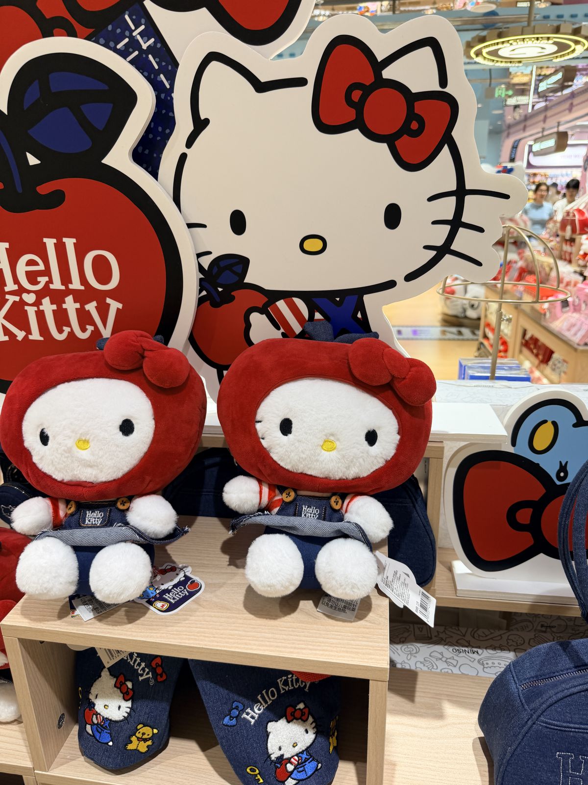 Hello Kitty 與三麗鷗角色玩偶展示