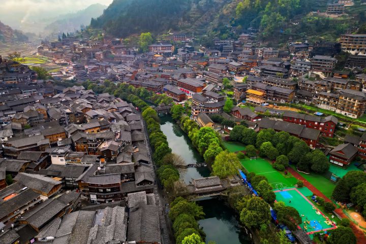 西江千戶苗寨旅遊攻略｜貴州最大苗族聚落、千層吊腳樓夜景、必拍打卡點一次看