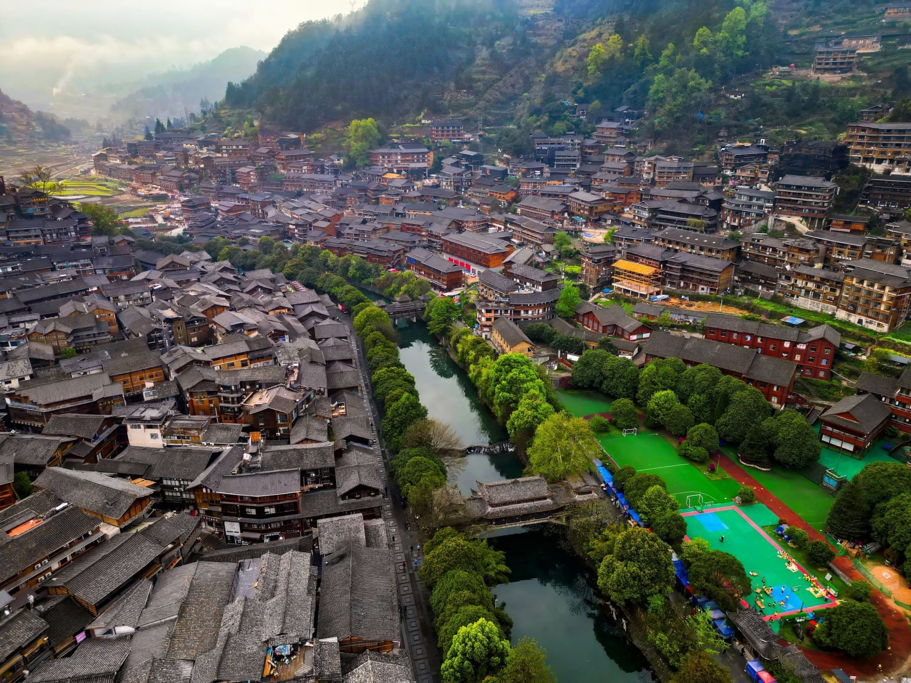 西江千戶苗寨旅遊攻略｜貴州最大苗族聚落、千層吊腳樓夜景、必拍打卡點一次看