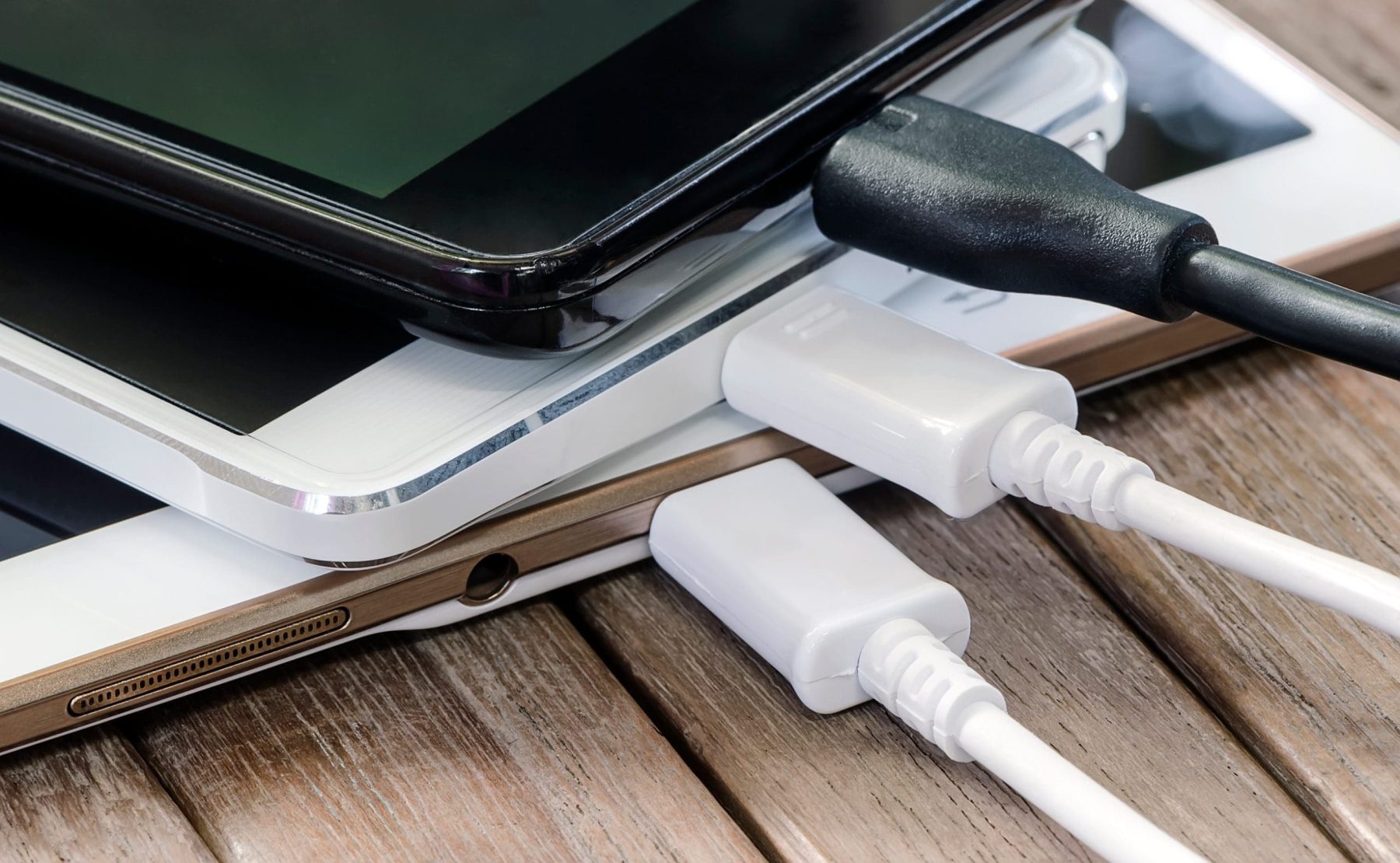 台灣手機充電器在大陸能用嗎？電壓插頭一次搞懂！