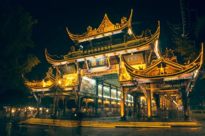 成都都江堰夜色古城包車一日遊 | 熊貓谷＋仰天窩＋灌縣古城＋南橋藍眼淚