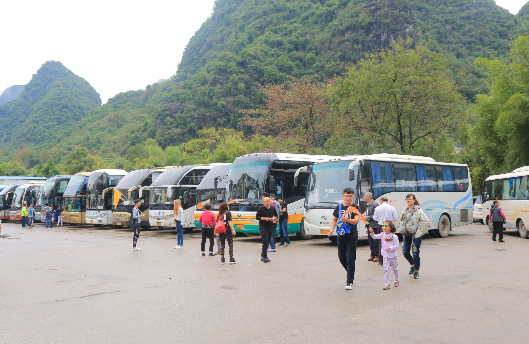 選擇合法旅行社大陸包車與專業司導安心出遊