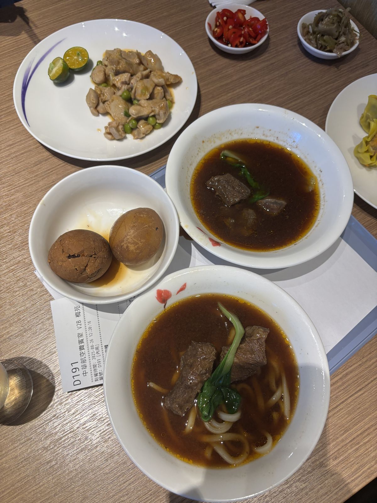 華航梅苑現煮牛肉麵特寫