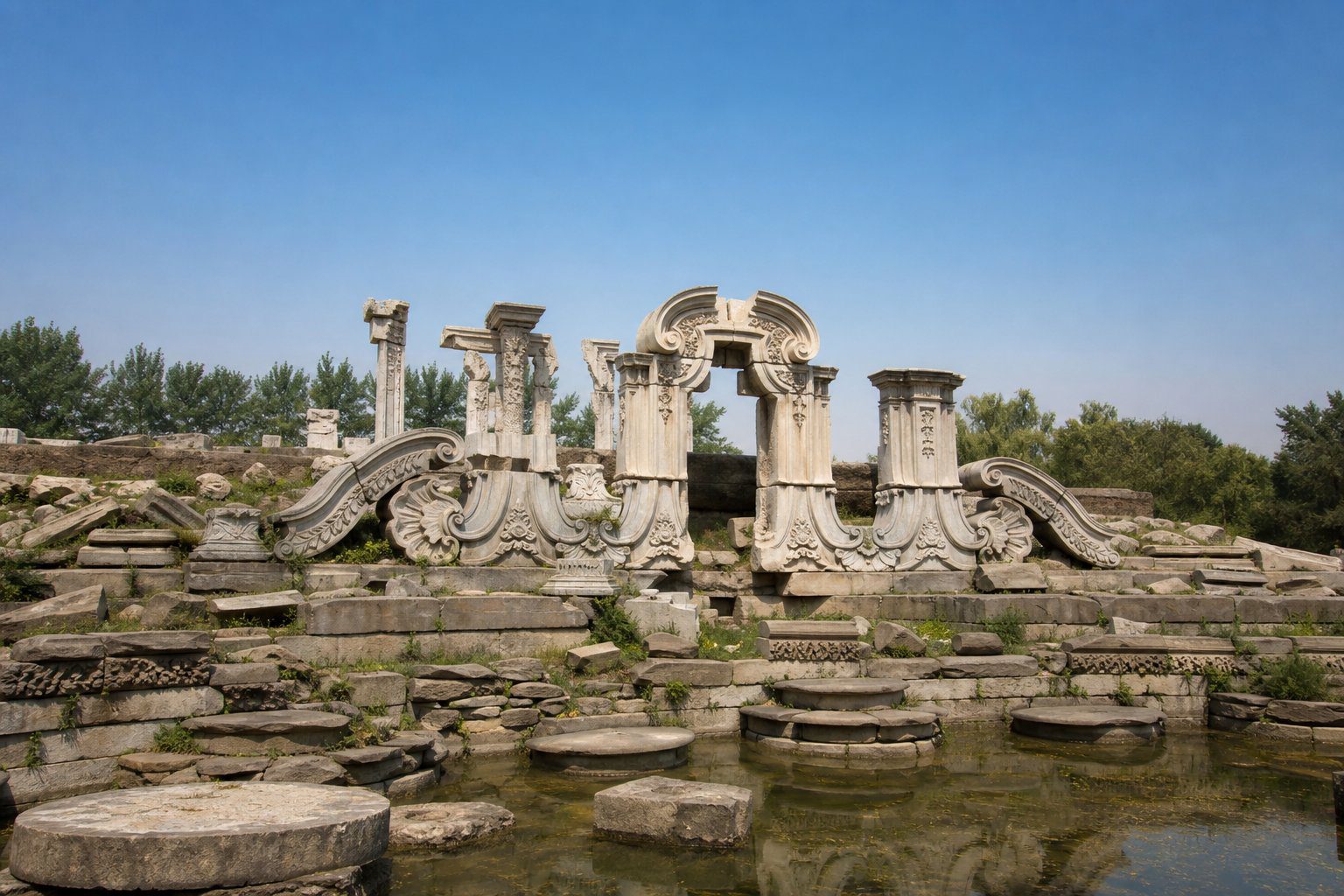 圓明園西洋樓大水法遺址與前方水池