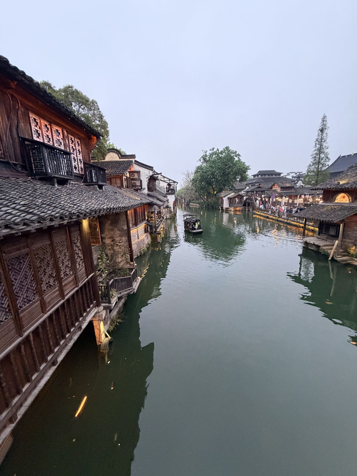 烏鎮西柵黃昏河道與兩岸建築