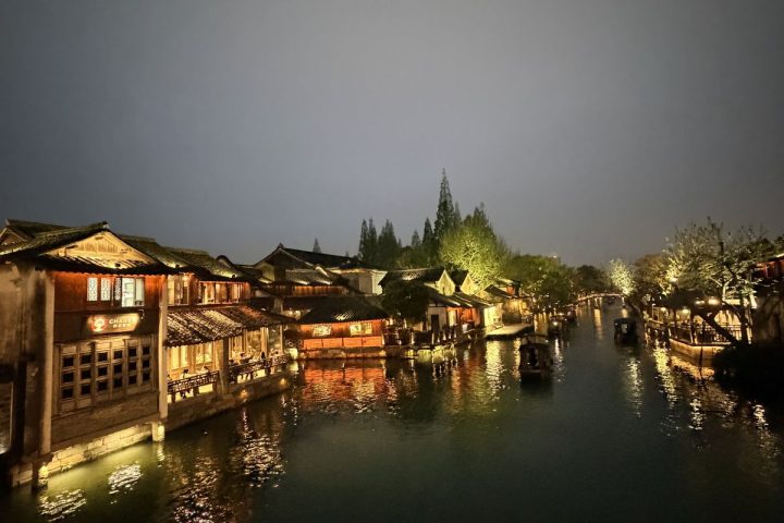 2026 烏鎮風景區介紹|東柵西柵怎麼選、門票夜景與包車動線