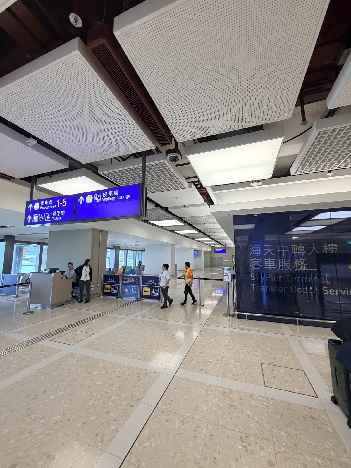 hk-airport-macau-bus-04-tickets-and-luggage