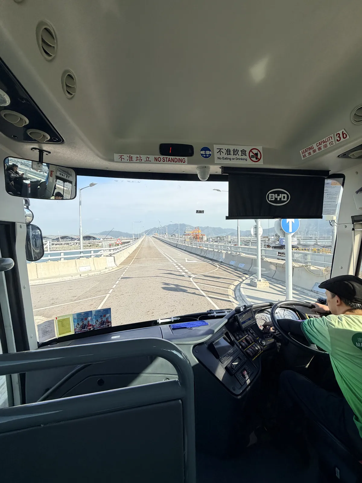 hk-airport-macau-bus-07-boarding-escalator