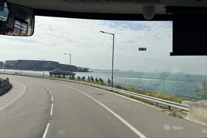2026香港機場到澳門巴士直達攻略|免入境香港、免搬行李,封閉式中轉巴士實測、票價與購票流程
