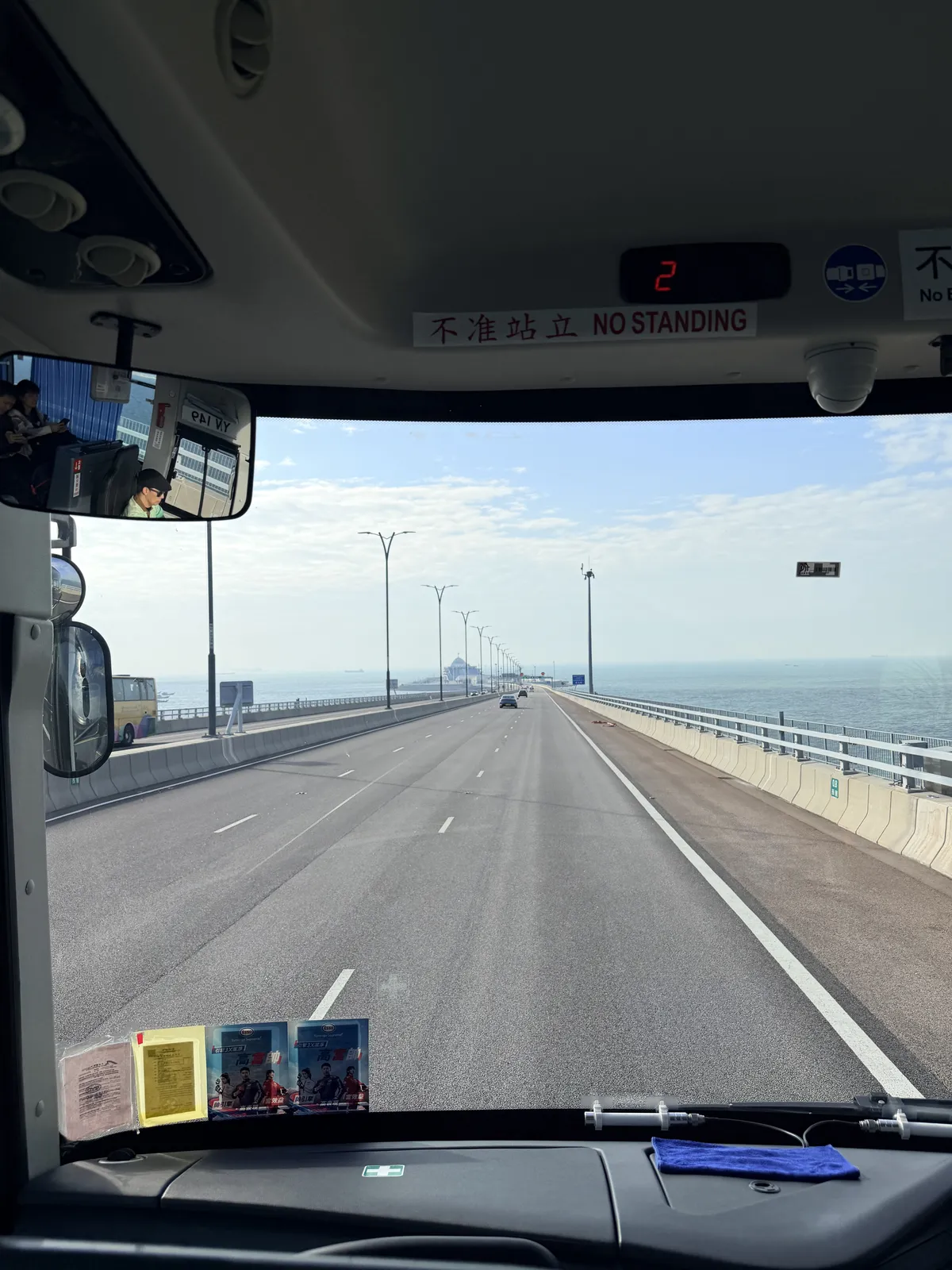 hk-airport-macau-bus-10-crossing-bridge-start