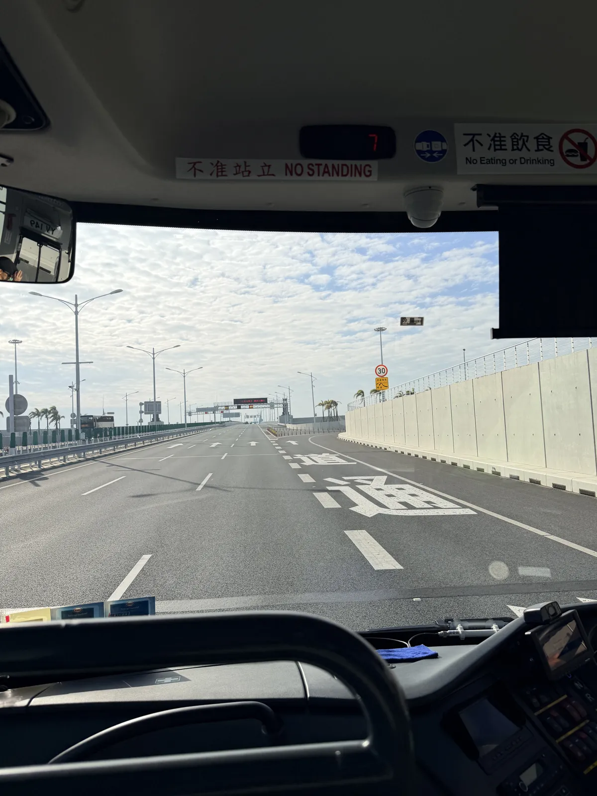 hk-airport-macau-bus-11-bridge-underwater-tunnel
