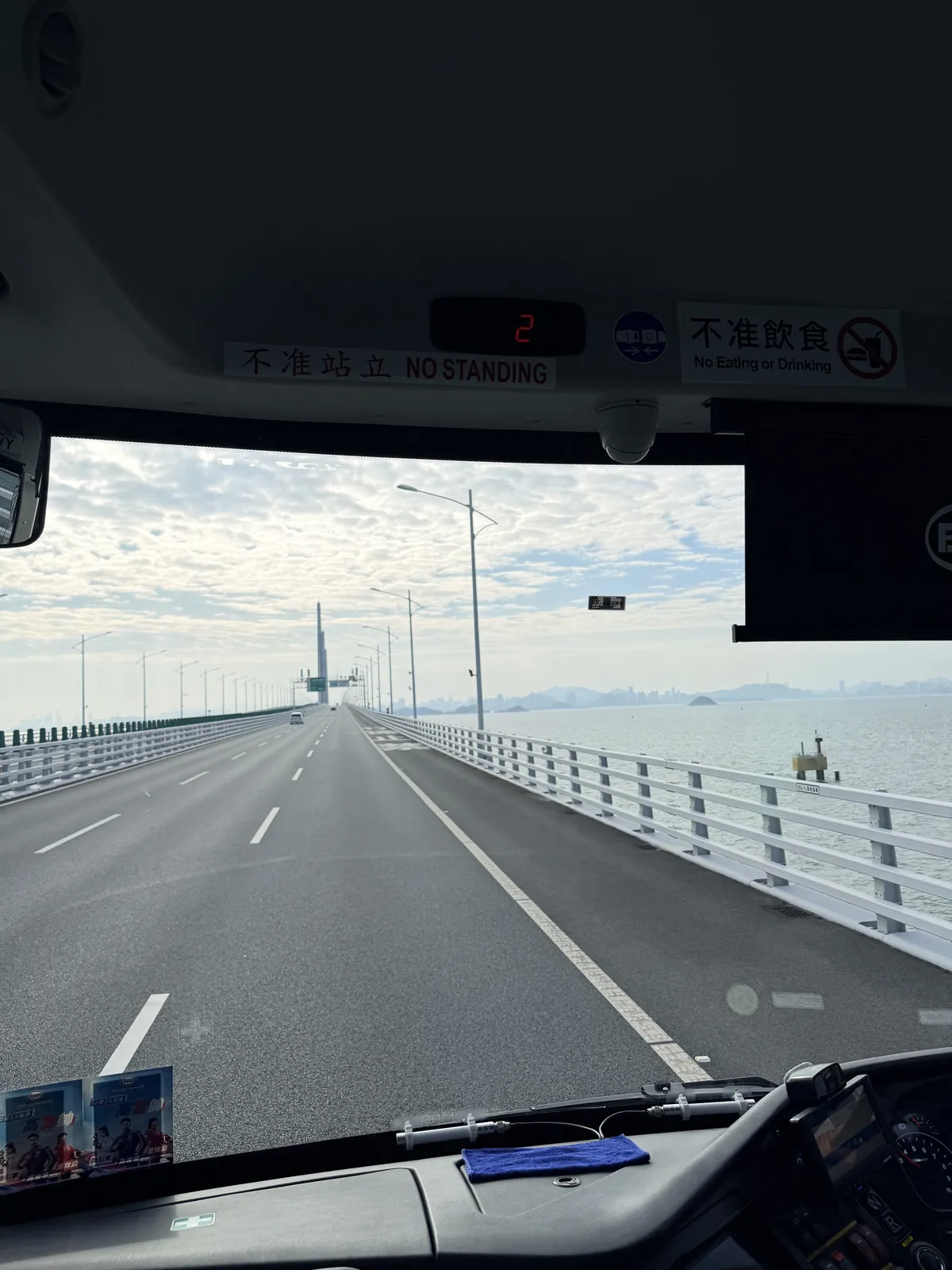 hk-airport-macau-bus-13-middle-bridge