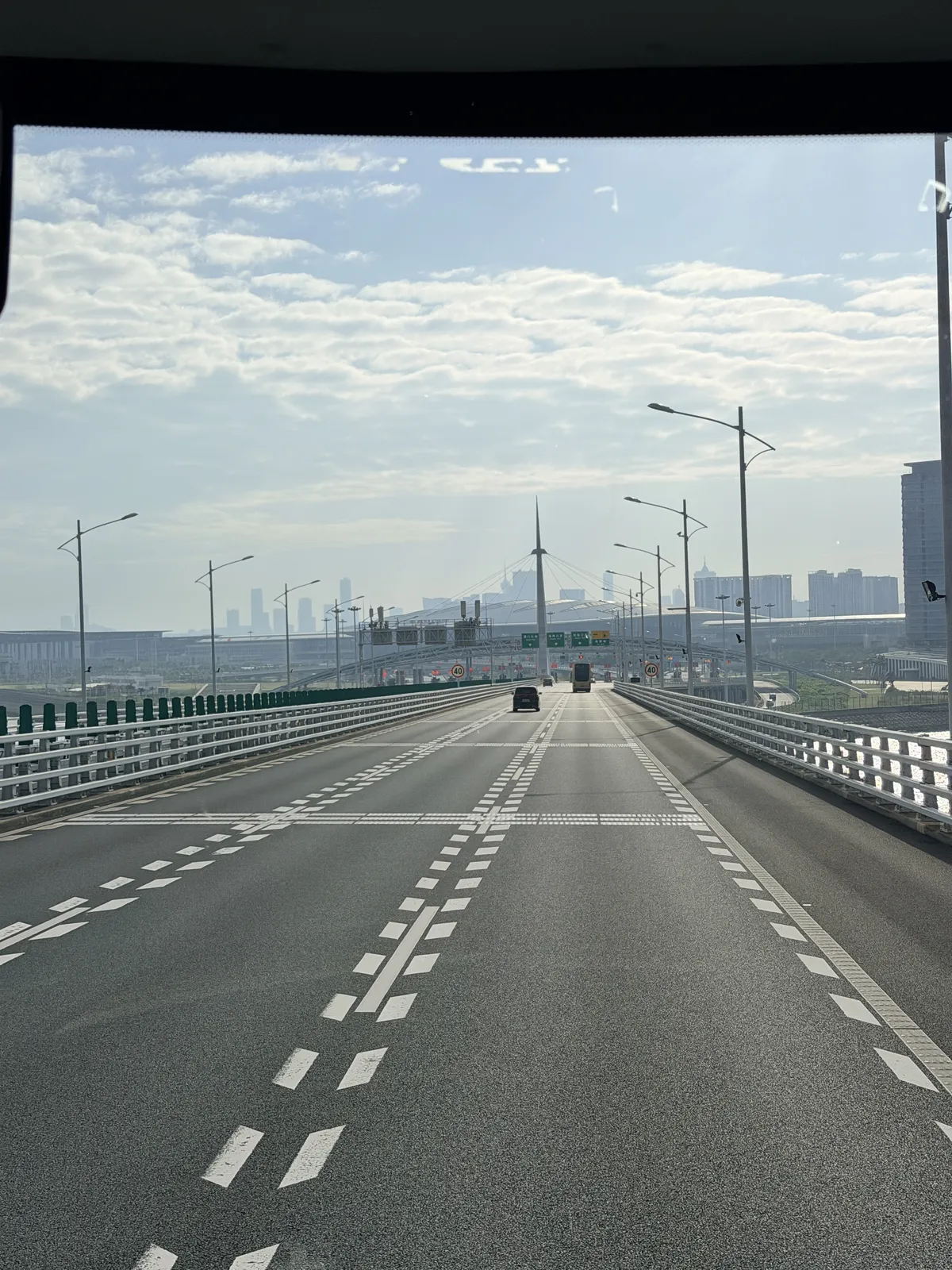 hk-airport-macau-bus-14-approaching-macau