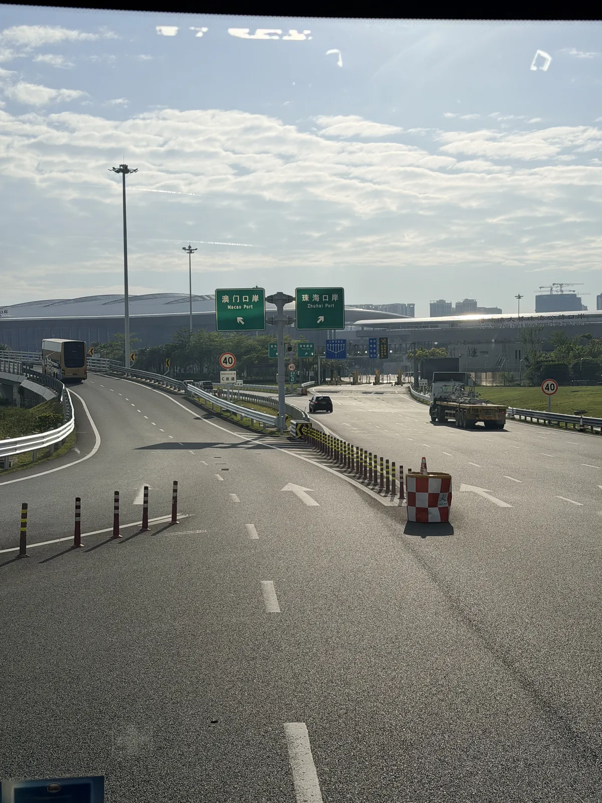 hk-airport-macau-bus-15-arriving-macau-port