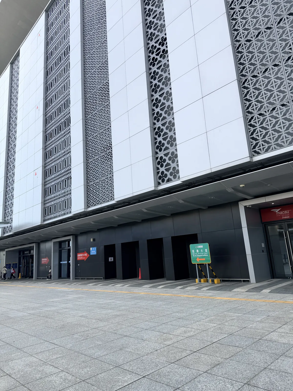 hk-airport-macau-bus-16-bus-alighting