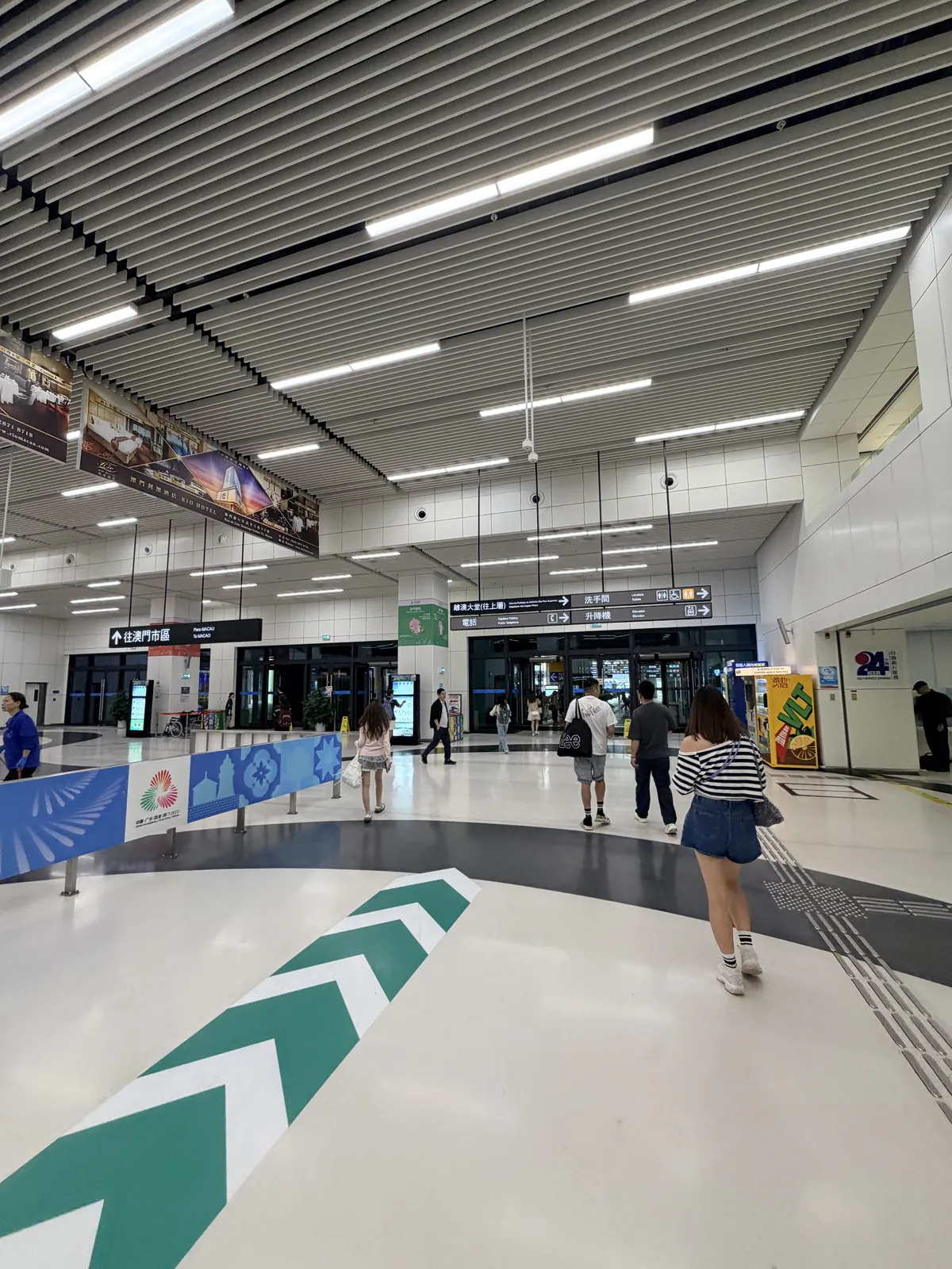 hk-airport-macau-bus-18-luggage-claim-area