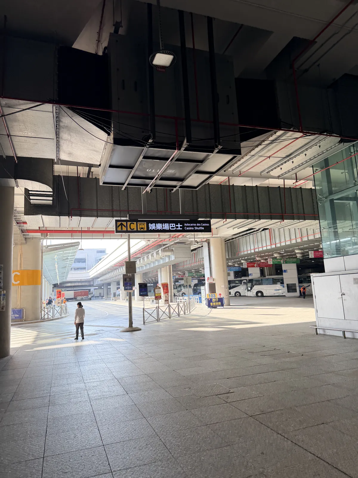 hk-airport-macau-bus-19-macau-customs-hall