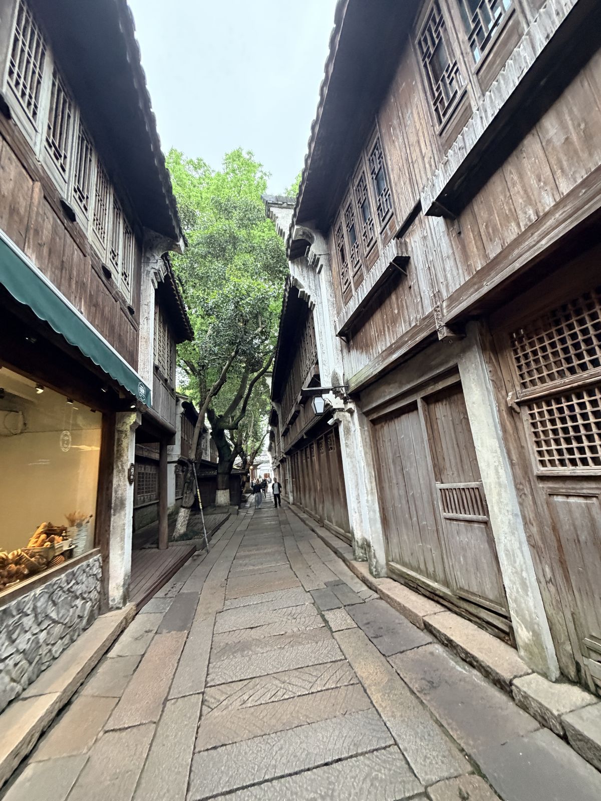 烏鎮西柵石板窄巷與木造店面