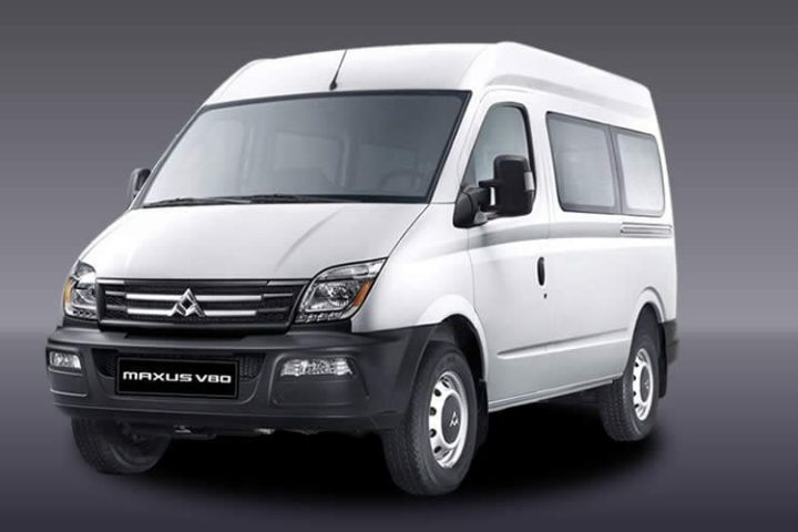 大通V80商旅車具備13座位,考慮行李及舒適度,建議8人包車