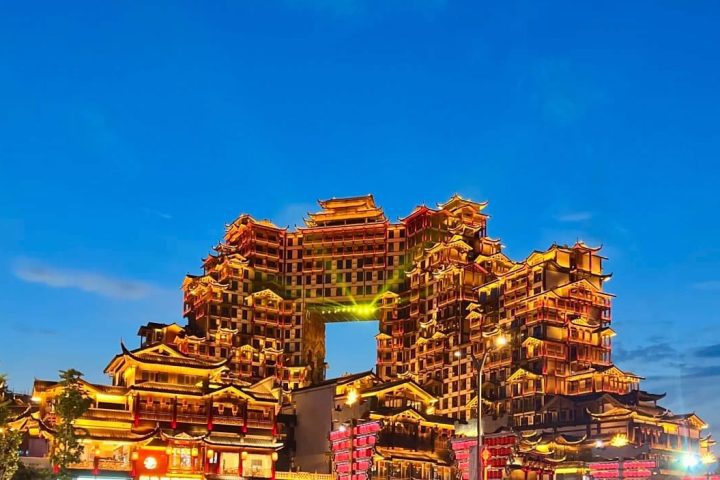 張家界七十二奇樓攻略|夜景燈光秀、表演時間、交通一次搞懂