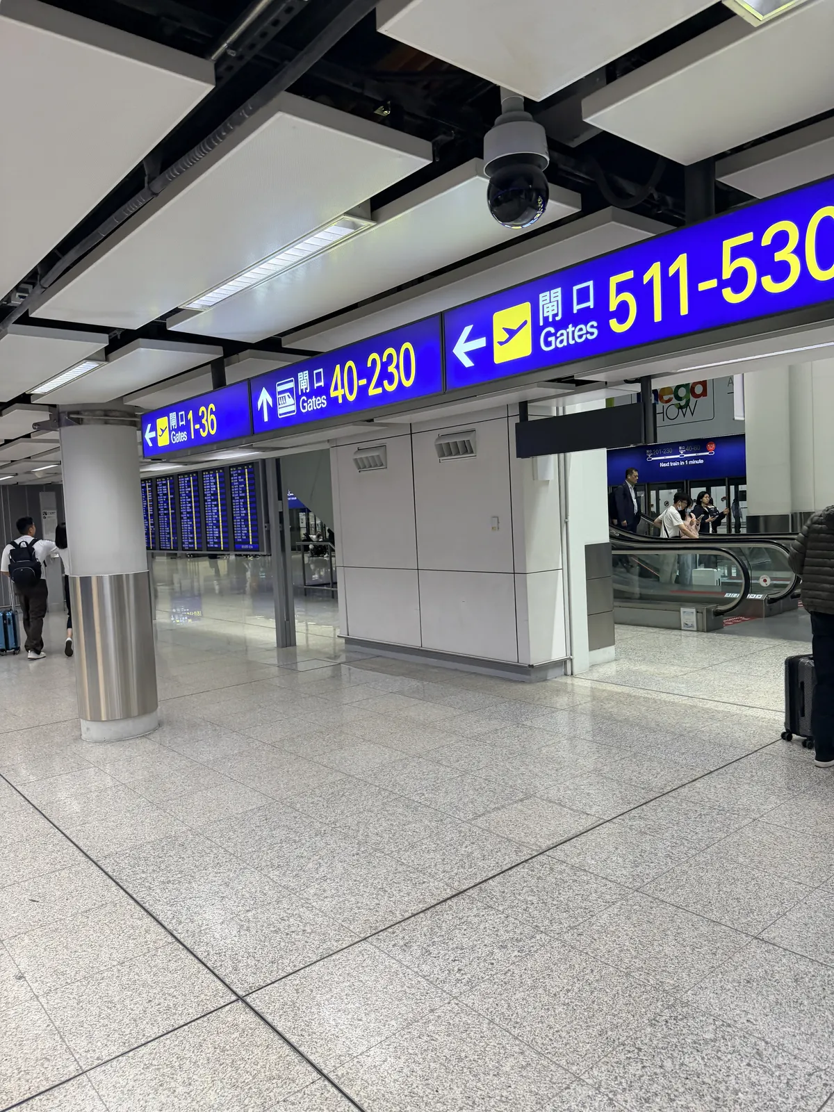香港機場禁區內登機閘口511-530與40-230方向指示牌