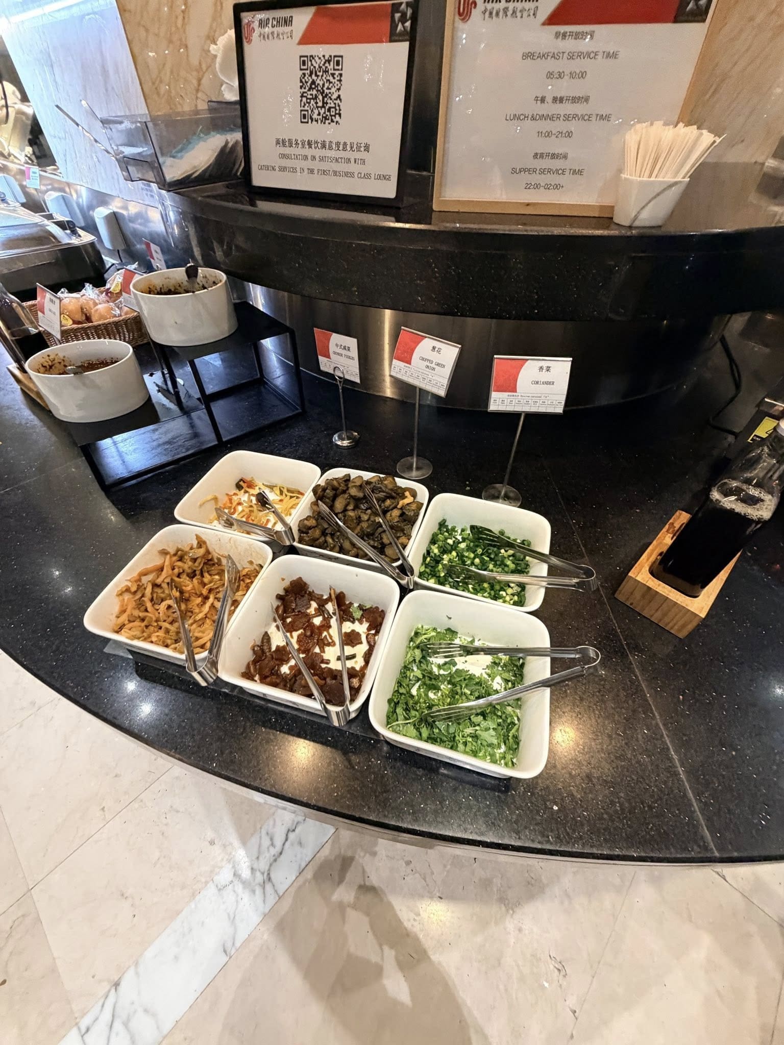 國航貴賓室現煮麵點與餐檯