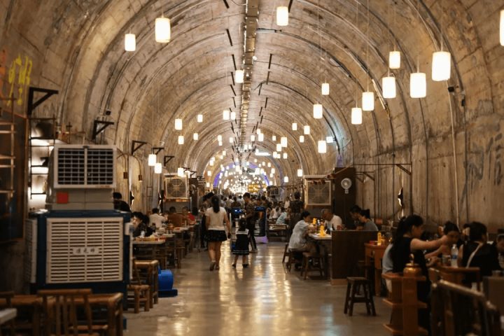 重慶最大防空洞火鍋攻略・明星同款必吃地下之城老火鍋
