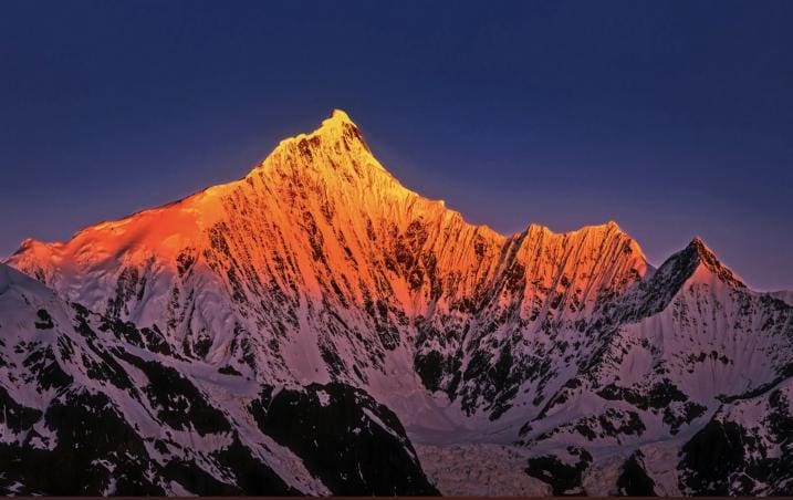 日照金山(梅里雪山)