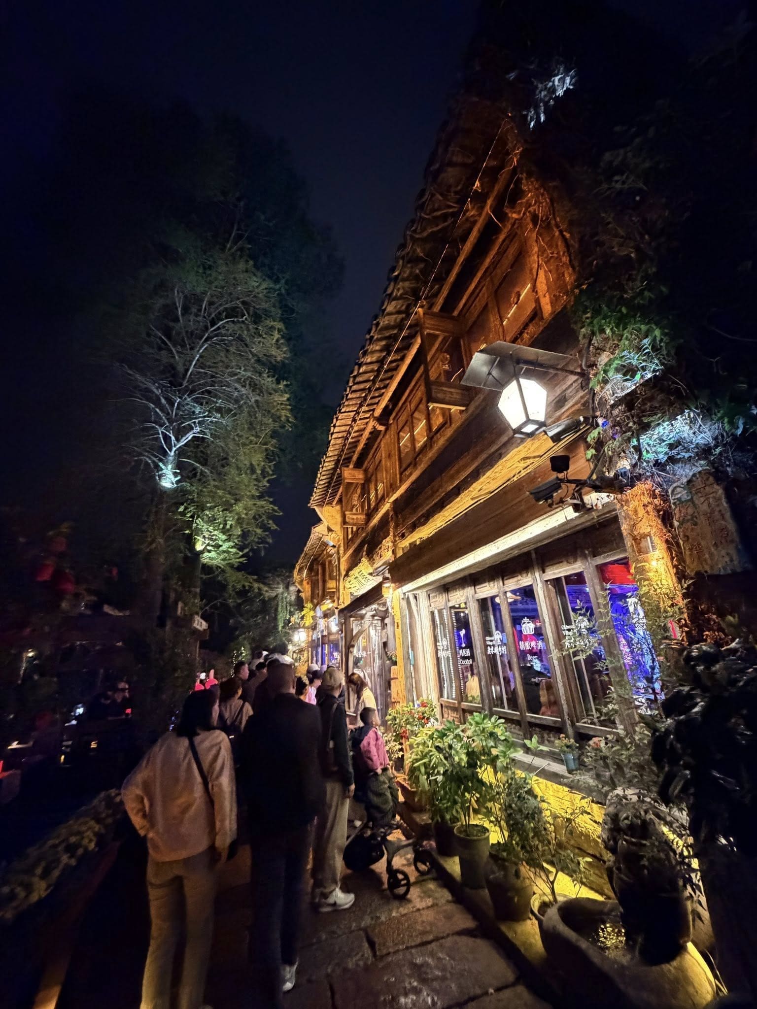 烏鎮西柵夜生活歌手現場駐唱清吧內部