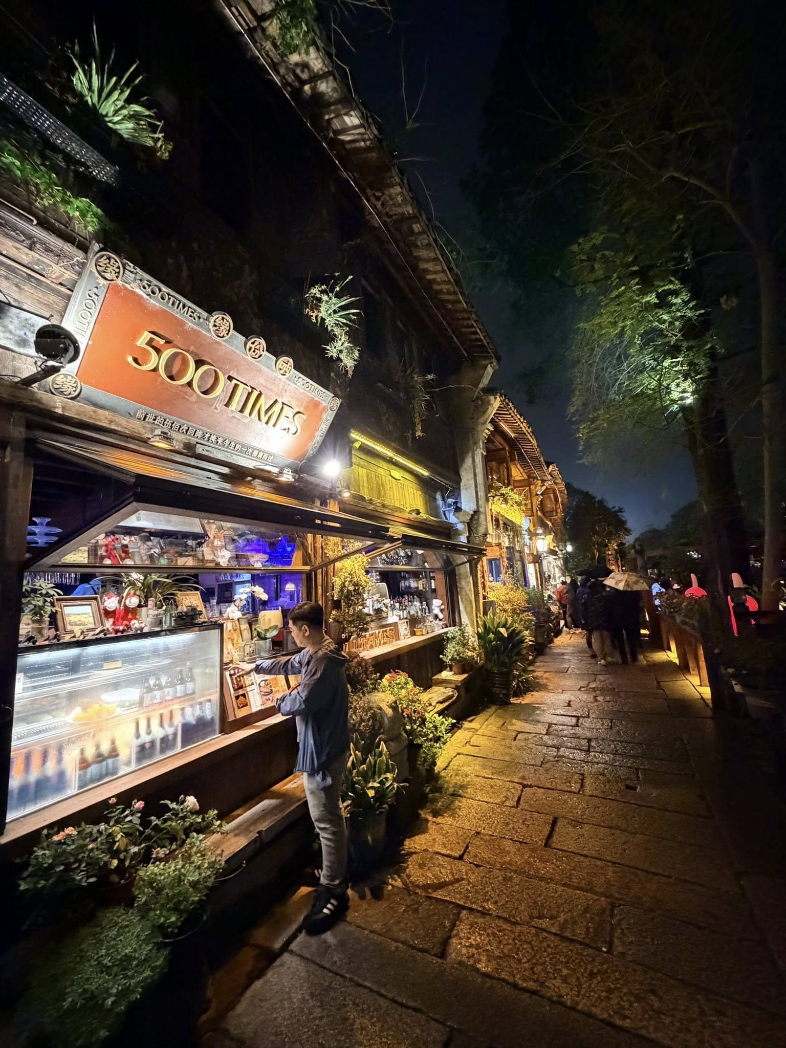 烏鎮西柵老街夜間亮燈與江南水鄉古風