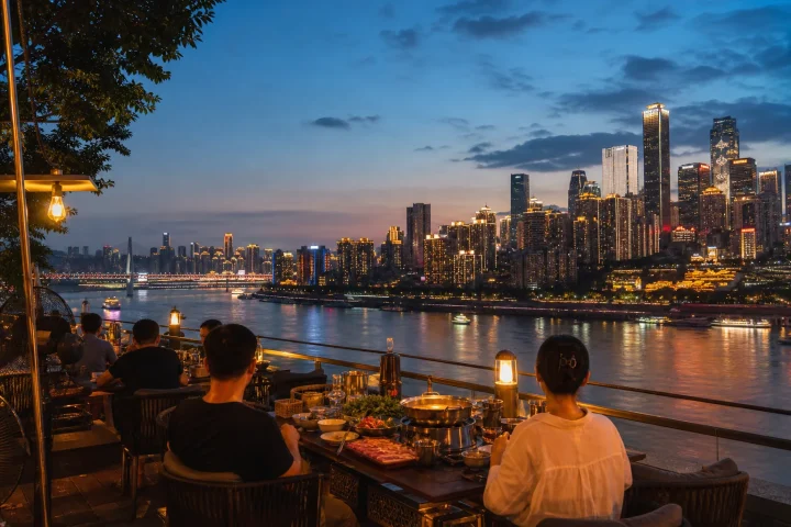 重慶夜景餐廳推薦|12間看日落、吃燒烤、賞山城夜景攻略