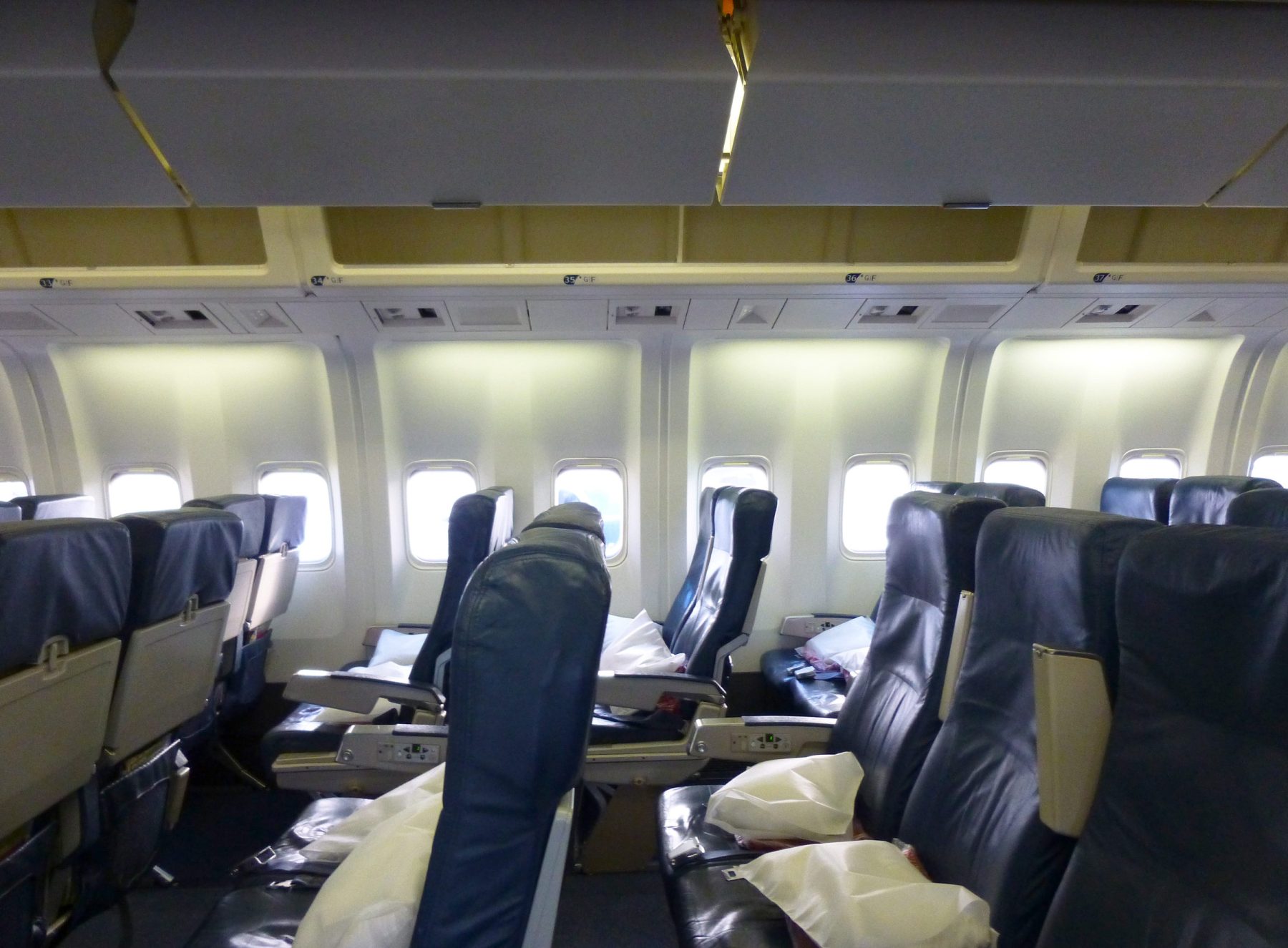 客機機艙座位與走道空間