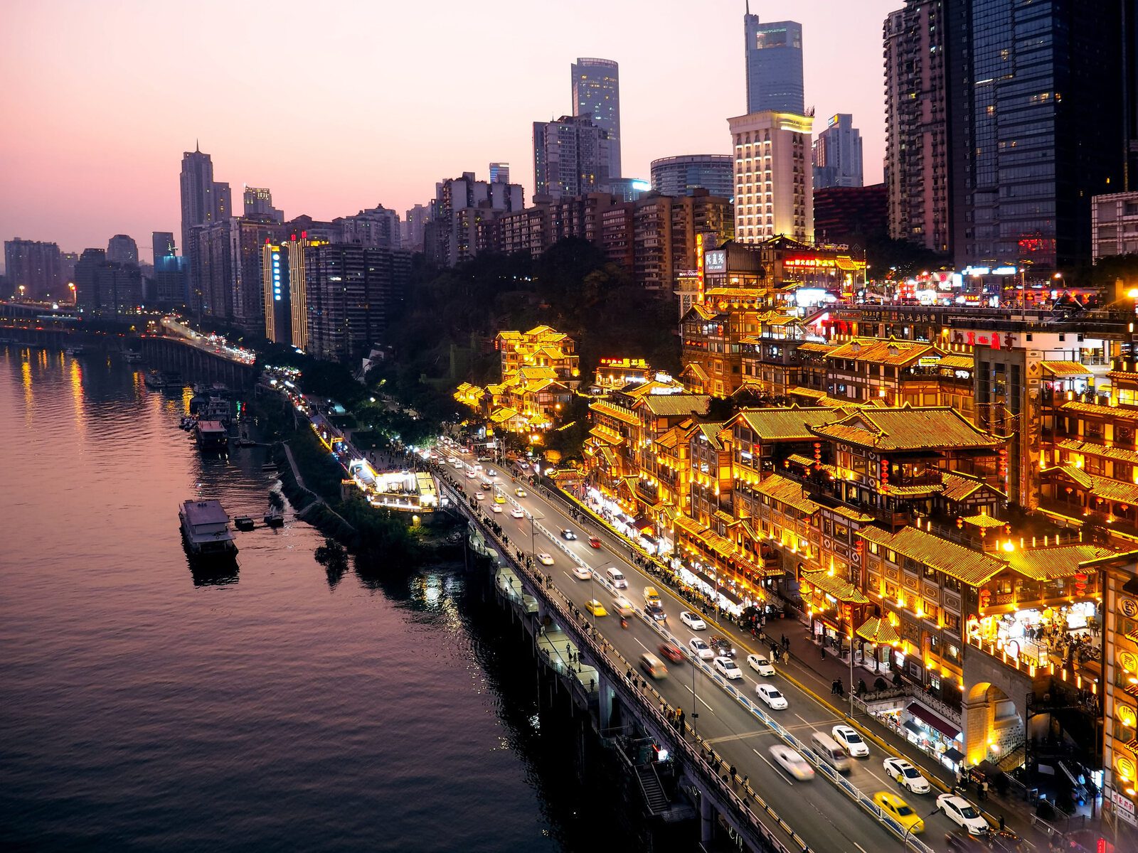 重慶洪崖洞、嘉陵江與城市夜景