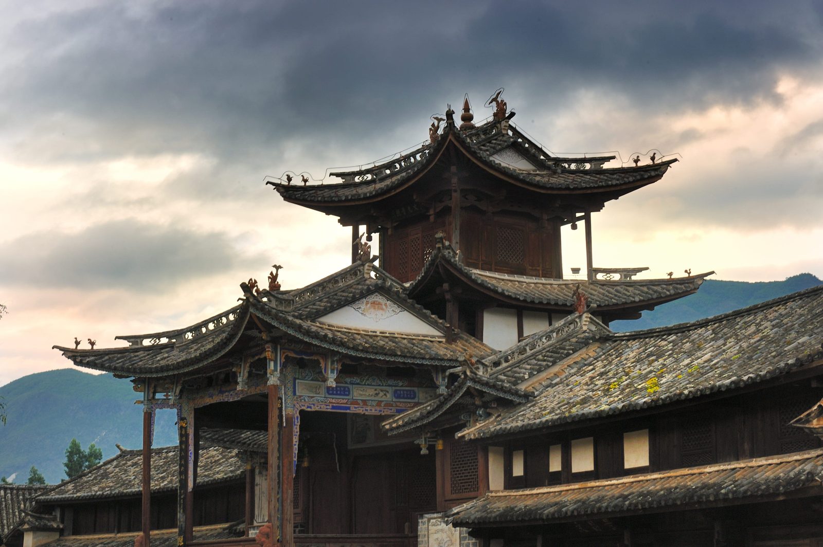 沙溪古鎮層層飛簷的木構戲臺