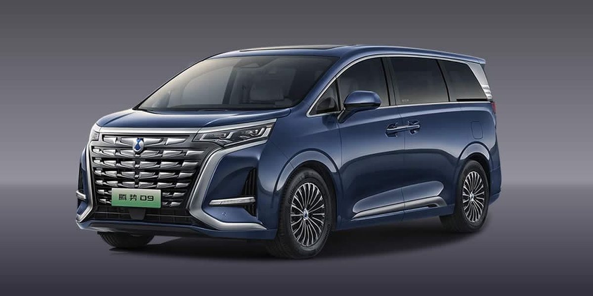 豪華新能源七人座商務車騰勢 D9