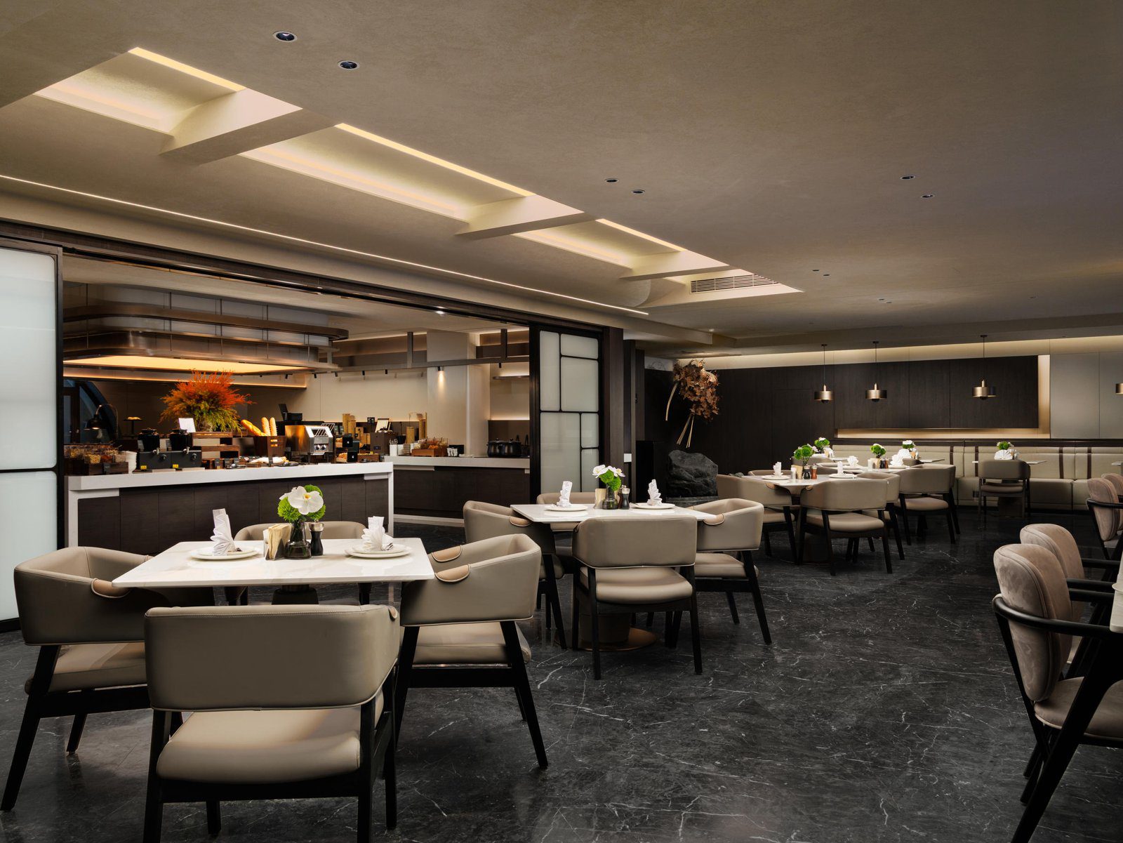 大連東港商務區威尼斯水城亞朵S酒店相招餐廳的用餐區
