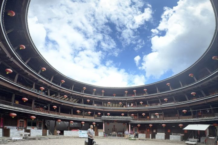 福建土樓・南靖雲水謠攻略｜和貴樓、懷遠樓、溪畔古道與門票交通實拍整理