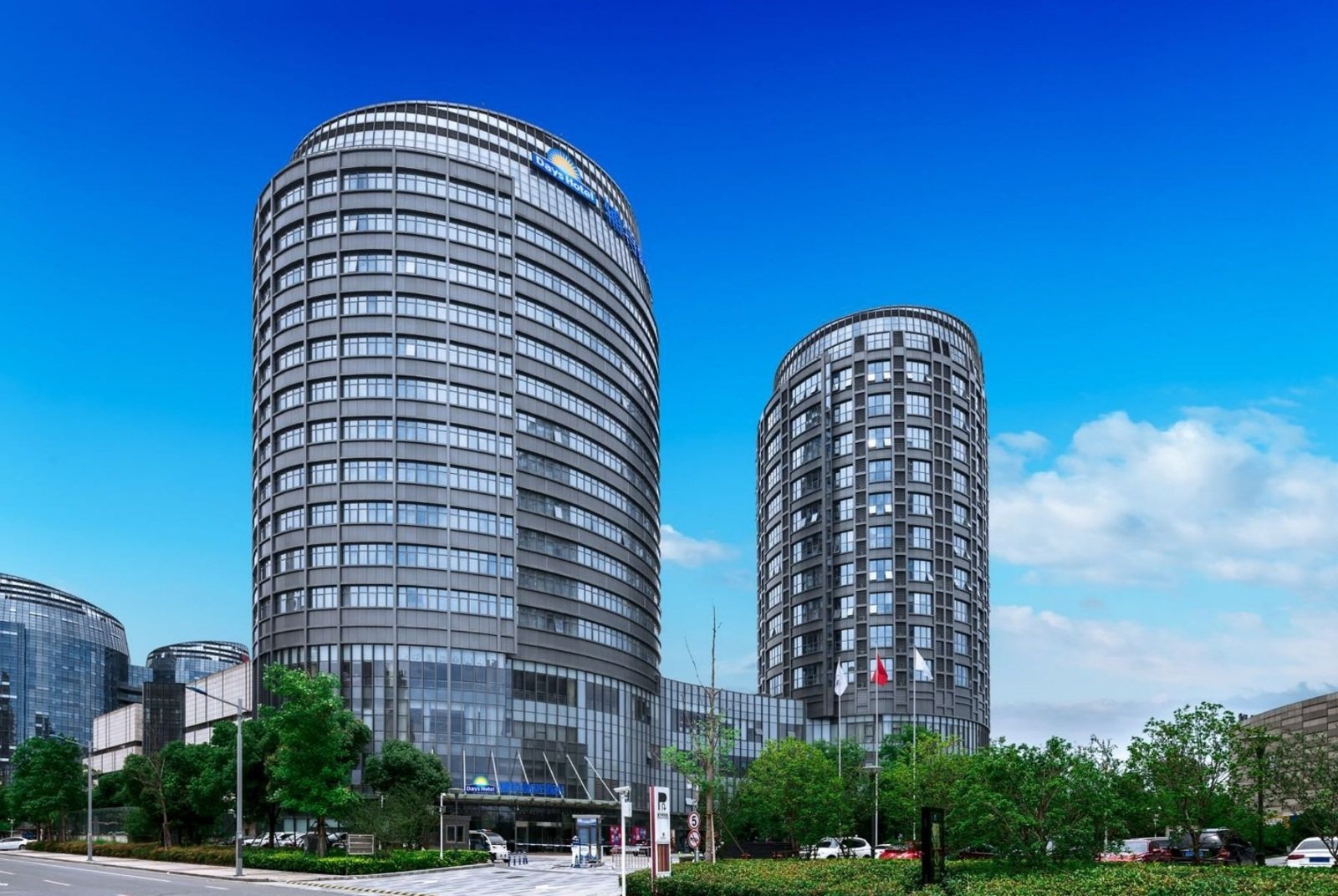 蘇州相城戴斯酒店主樓與周邊建築