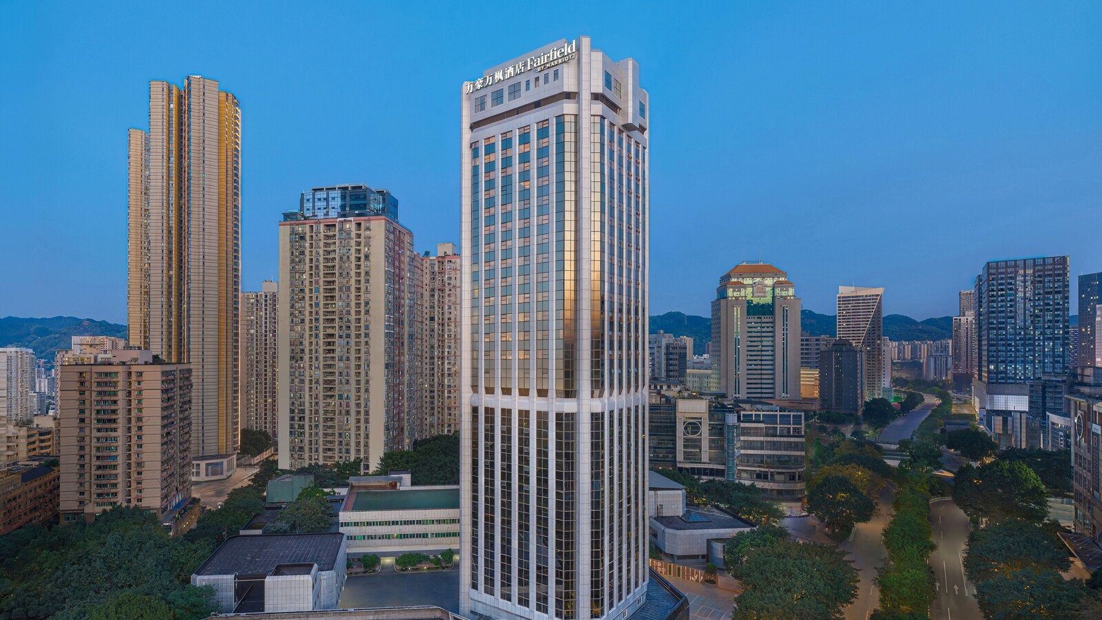 重慶南岸萬豪萬楓酒店所在高樓外觀