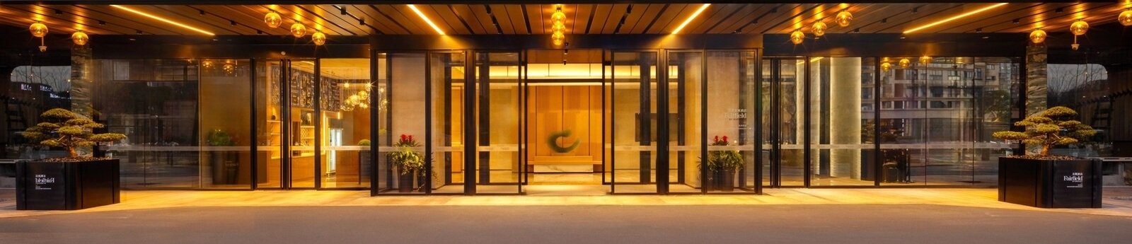杭州拱墅萬豪萬楓酒店本館明亮玻璃主門與門廳