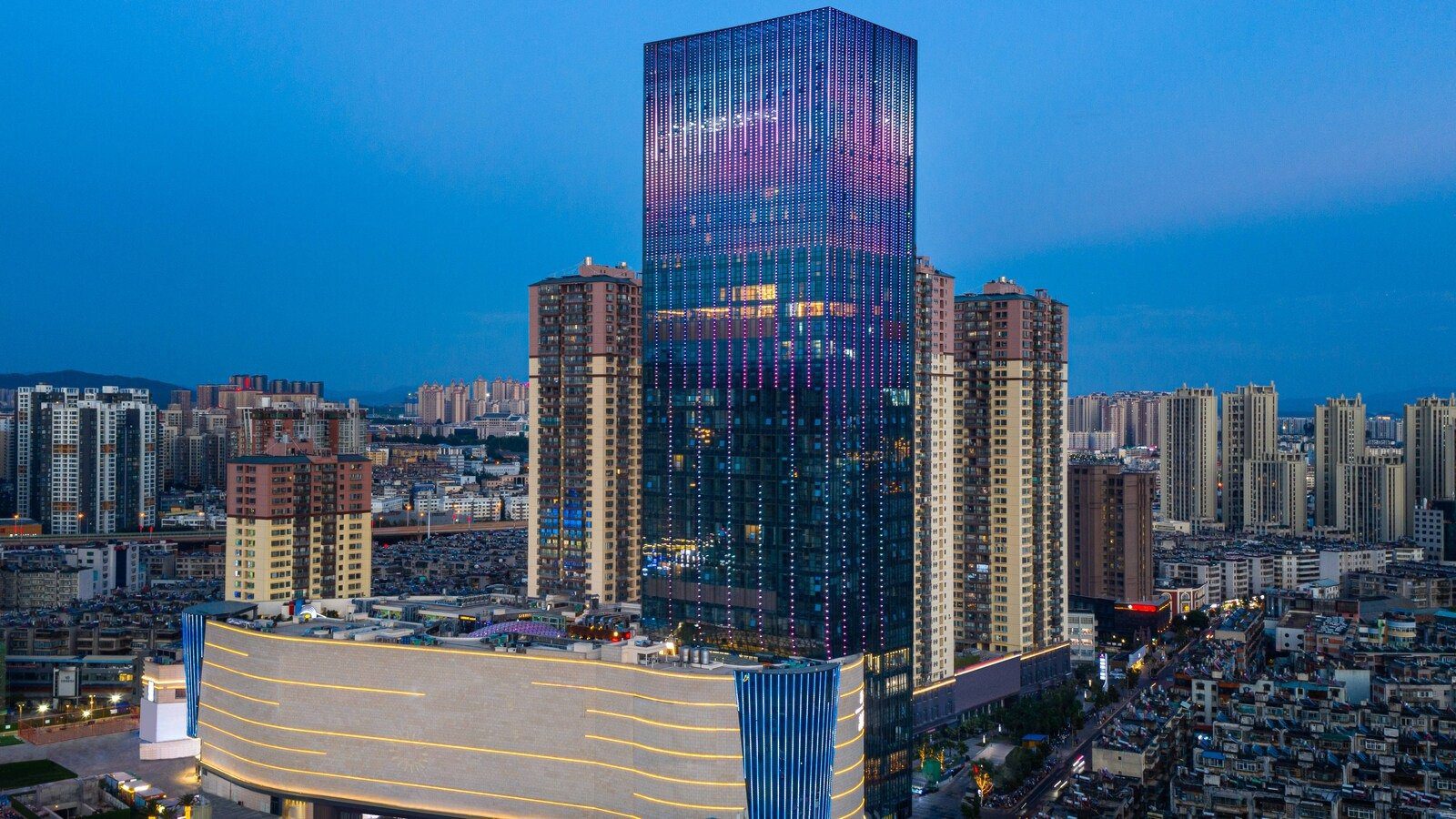 昆明新迎萬豪萬楓酒店玻璃帷幕高樓外觀