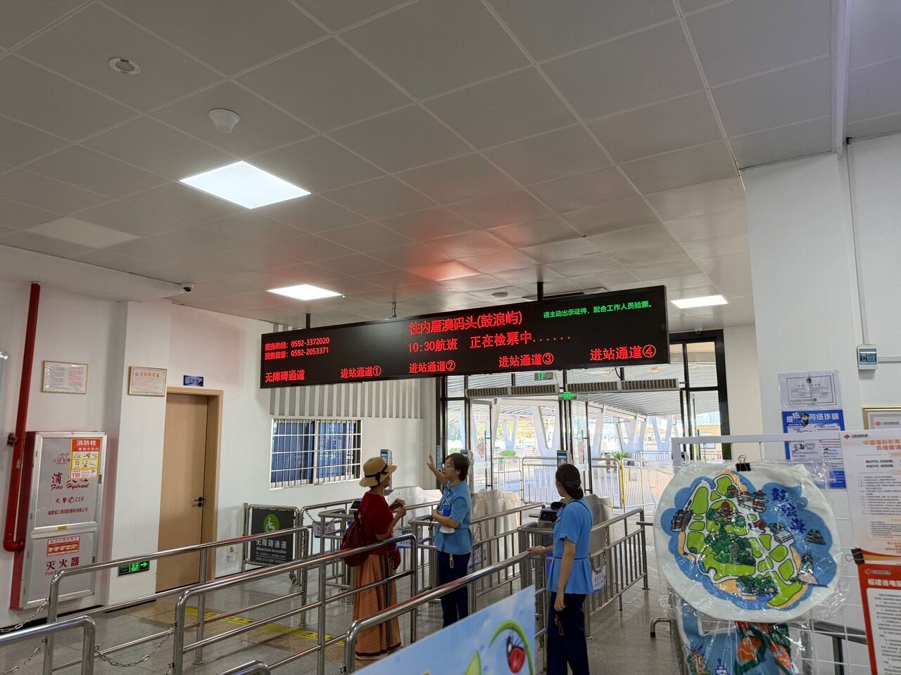 候船區往鼓浪嶼內厝澳碼頭航班的驗票通道