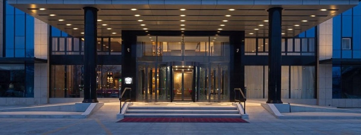 北京昌平希爾頓歡朋酒店本館主入口