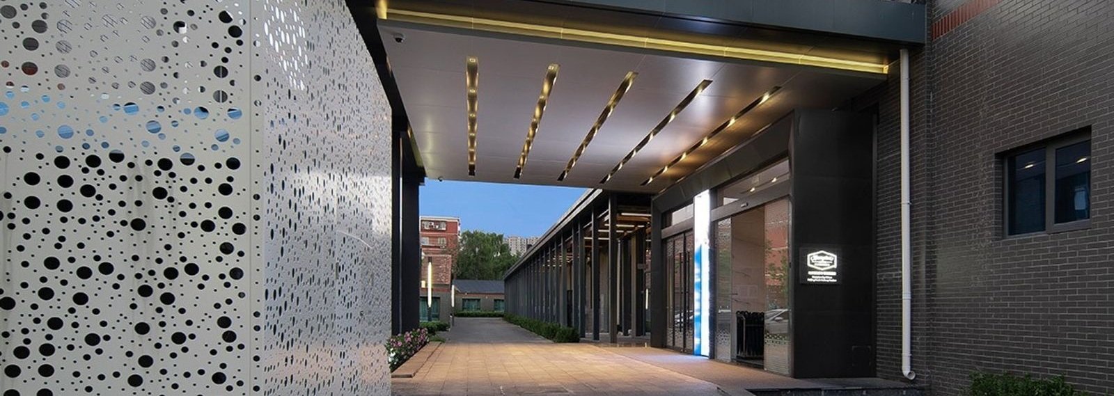 北京南站希爾頓歡朋酒店本館實際入口與門廊