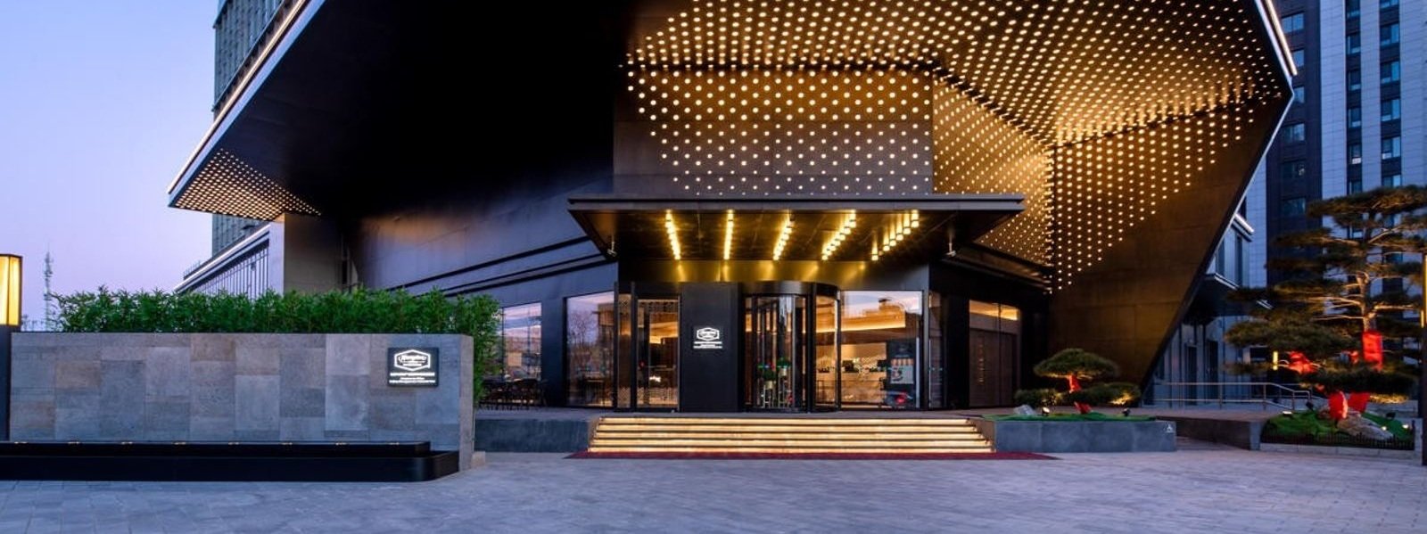 北京中關村軟件園希爾頓歡朋酒店本館入口門廊及門前空間