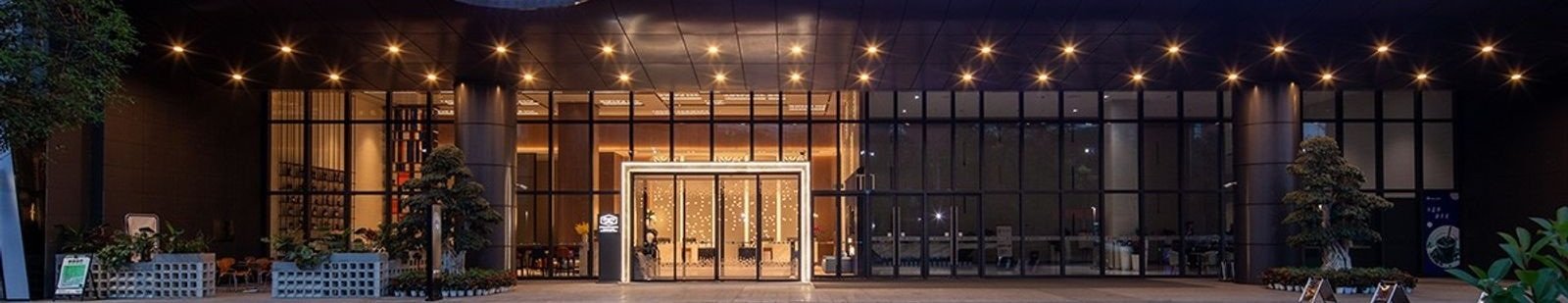 成都雙流機場希爾頓歡朋酒店本館入口外觀
